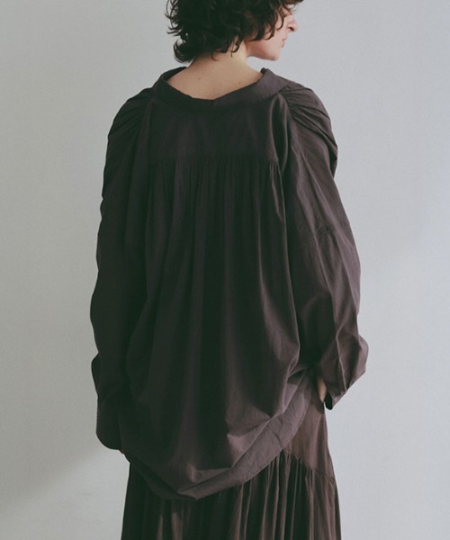 ETRE TOKYO(エトレトウキョウ)の「エアリーコットンガーメントダイシャツ(シャツ/ブラウス・レディース・ホワイト/ブルー/ブラウン・FREE)」の19枚目の写真