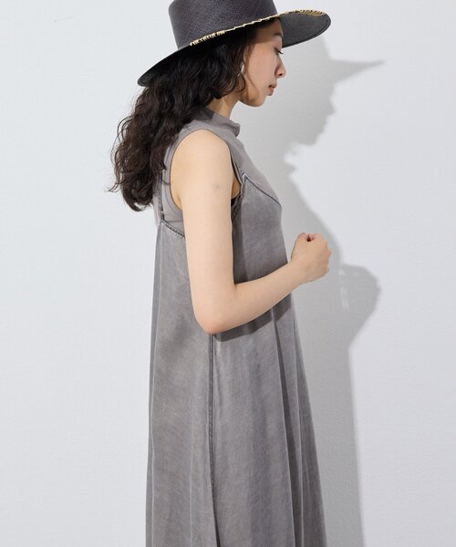 Whim Gazette(ウィムガゼット)の「顔料染めツイルキャミワンピース(ワンピース・レディース・ライトグレー/ベージュ・FREE)」の20枚目の写真