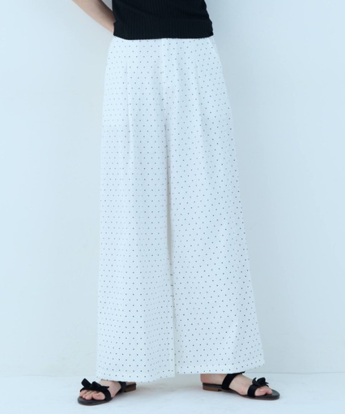 flaeu(フラユ)の「Pin Dot Relax Pants(デニムパンツ・レディース・ホワイト/ブラック・LARGE/MEDIUM)」の1枚目の写真