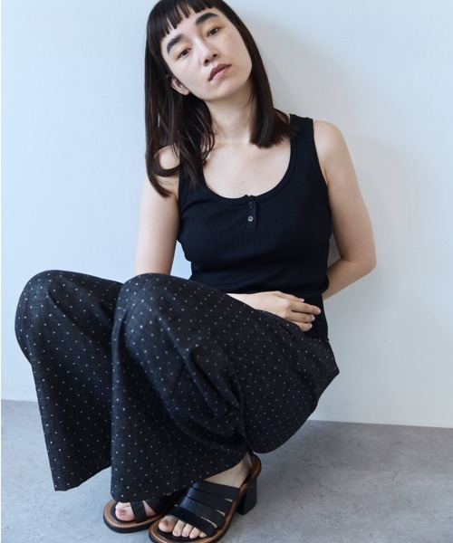 flaeu(フラユ)の「Pin Dot Relax Pants(デニムパンツ・レディース・ホワイト/ブラック・LARGE/MEDIUM)」の7枚目の写真