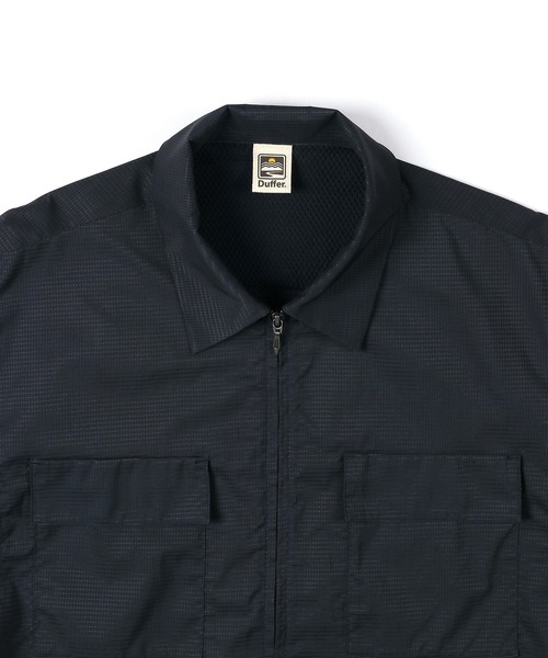 The DUFFER of ST.GEORGE(ザダファーオブセントジョージ)の「セットアップ対応 ポリエステルドットメッシュ 半袖シャツ(シャツ/ブラウス・メンズ・ネイビー/グレー・LARGE/MEDIUM)」の4枚目の写真