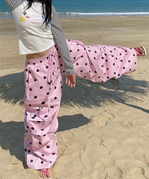 Ritzy（リッツィー）の「ドット柄タック入りルーズカーゴワイドパンツ（その他パンツ・レディース・ホワイト・M）」の11枚目の写真