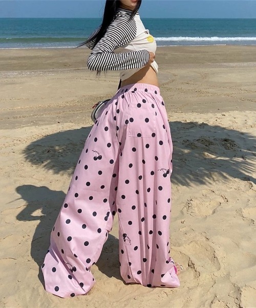 Ritzy（リッツィー）の「ドット柄タック入りルーズカーゴワイドパンツ（その他パンツ・レディース・ホワイト・M）」の13枚目の写真