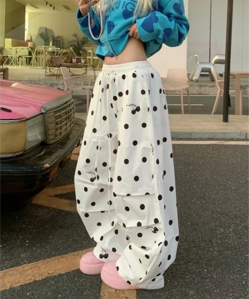 Ritzy（リッツィー）の「ドット柄タック入りルーズカーゴワイドパンツ（その他パンツ・レディース・ホワイト・M）」の15枚目の写真