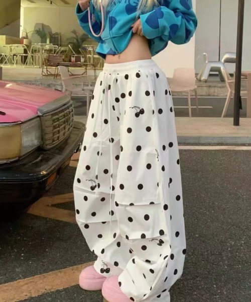 Ritzy（リッツィー）の「ドット柄タック入りルーズカーゴワイドパンツ（その他パンツ・レディース・ホワイト・M）」の17枚目の写真