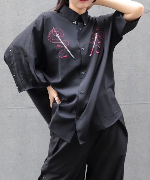 REZEN（リゼン）の「刀×スタッズ半袖シャツ（シャツ/ブラウス・メンズ・ブルーパープル/ローズ/ライトグレー/ブラック・MEDIUM/LARGE）」の6枚目の写真