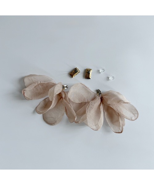tone（トーン）の「【Laugh】Antique chiffon / pierce(MA)（ピアス（両耳用）・レディース・ブラック/ベージュ・FREE）」の3枚目の写真