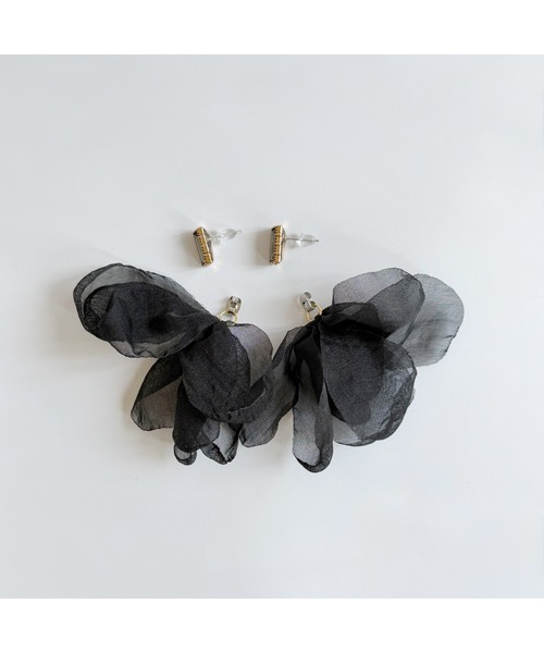 tone（トーン）の「【Laugh】Antique chiffon / pierce(MA)（ピアス（両耳用）・レディース・ブラック/ベージュ・FREE）」の4枚目の写真