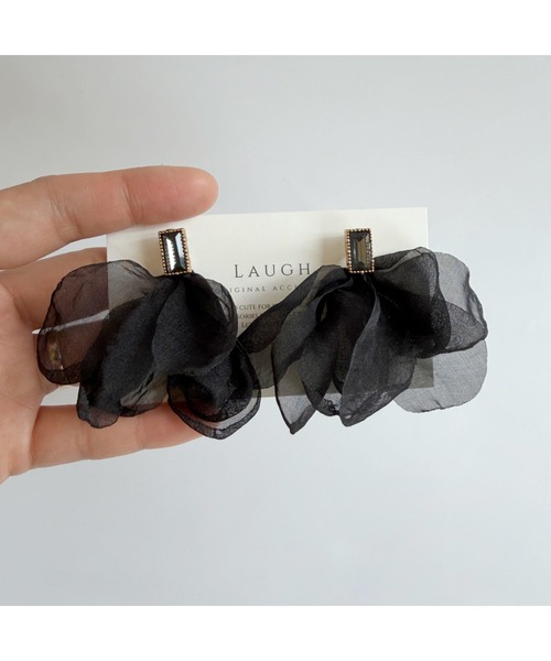 tone（トーン）の「【Laugh】Antique chiffon / pierce(MA)（ピアス（両耳用）・レディース・ブラック/ベージュ・FREE）」の5枚目の写真