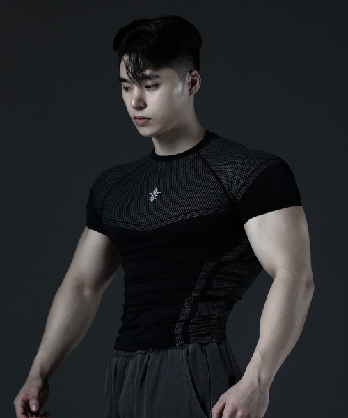 CARMID（カミド）の「シルバー ナイト コンプレッション 半袖 [ブラック]（Tシャツ/カットソー・メンズ・その他・1/2/3）」の2枚目の写真