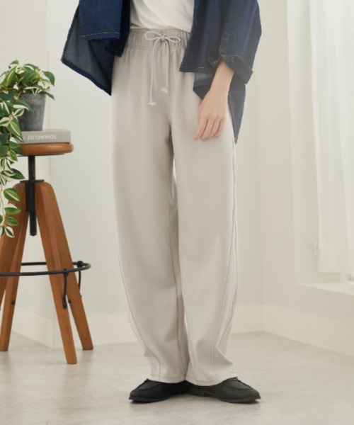 BELLUNA（ベルーナ）の「シュッと体型カバー！バレルパンツ６９丈（その他パンツ・レディース・ブラック/モカ/ライトグレー系・MEDIUM/LARGE/X-LARGE）」の20枚目の写真