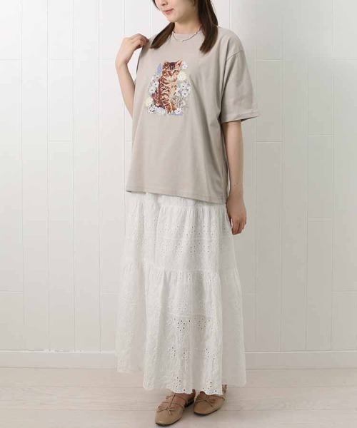 Bleu Bleuet(ブルーブルーエ)の「le petaleフラワー刺繍catTシャツ(Tシャツ/カットソー・レディース・グレー系その他/ホワイト系その他/グレー系その他2/ホワイト系その他2・FREE)」の5枚目の写真