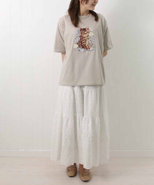 Bleu Bleuet(ブルーブルーエ)の「le petaleフラワー刺繍catTシャツ(Tシャツ/カットソー・レディース・グレー系その他/ホワイト系その他/グレー系その他2/ホワイト系その他2・FREE)」の6枚目の写真