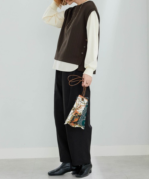 BELLUNA PLUS（ベルーナ）の「ジャカード素材裾ボタンアンサンブル（Tシャツ/カットソー・レディース・ブラウン/ブラック/モスグリーン・LARGE/MEDIUM/X-LARGE）」の5枚目の写真