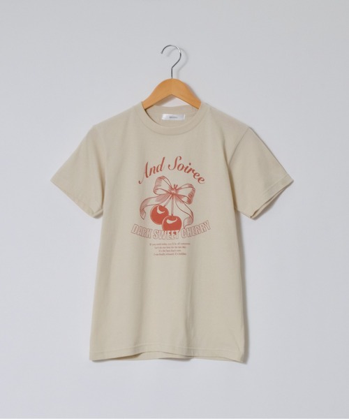 &soiree(アンドソワレ)の「【シルエット選べる2サイズ】【&soiree】レトロチェリーTシャツ(Tシャツ/カットソー・レディース・ホワイト/ネイビー/ライトベージュ・FREE/MEDIUM)」の13枚目の写真