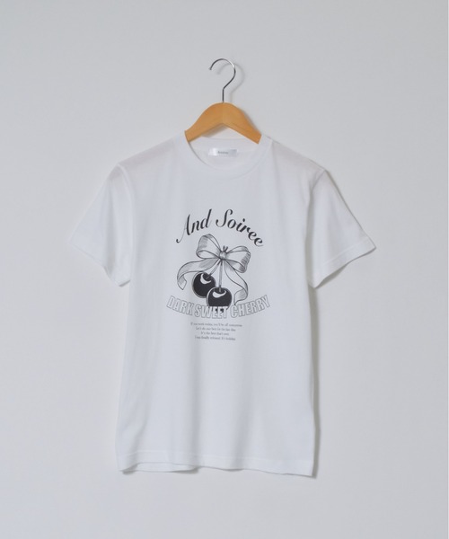 &soiree(アンドソワレ)の「【シルエット選べる2サイズ】【&soiree】レトロチェリーTシャツ(Tシャツ/カットソー・レディース・ホワイト/ネイビー/ライトベージュ・FREE/MEDIUM)」の17枚目の写真