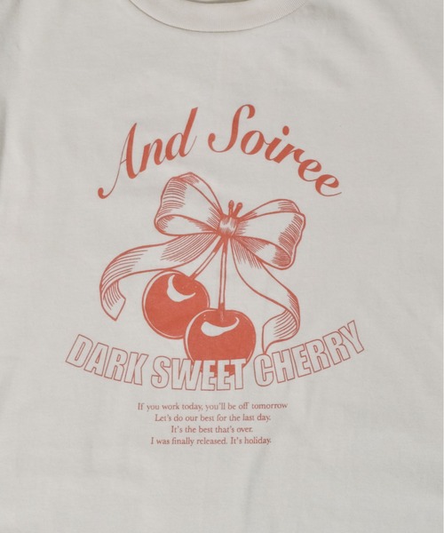 &soiree(アンドソワレ)の「【シルエット選べる2サイズ】【&soiree】レトロチェリーTシャツ(Tシャツ/カットソー・レディース・ホワイト/ネイビー/ライトベージュ・FREE/MEDIUM)」の20枚目の写真