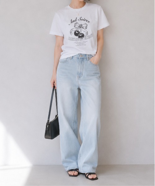 &soiree(アンドソワレ)の「【シルエット選べる2サイズ】【&soiree】レトロチェリーTシャツ(Tシャツ/カットソー・レディース・ホワイト/ネイビー/ライトベージュ・FREE/MEDIUM)」の5枚目の写真