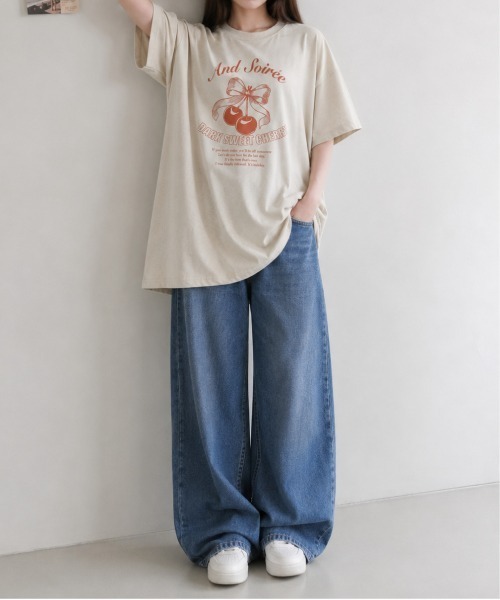 &soiree(アンドソワレ)の「【シルエット選べる2サイズ】【&soiree】レトロチェリーTシャツ(Tシャツ/カットソー・レディース・ホワイト/ネイビー/ライトベージュ・FREE/MEDIUM)」の7枚目の写真
