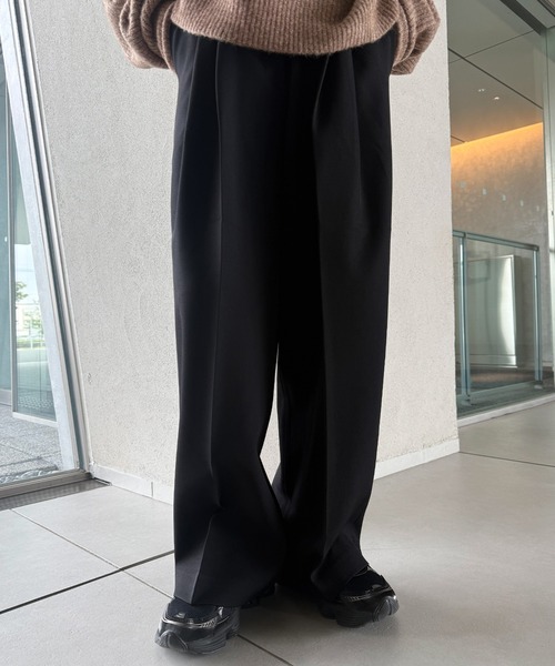 select MOCA by son(セレクトモカバイソン)の「ツータックスラックス【by SON】(スラックス・レディース・ブラック/アイボリー・LARGE/MEDIUM/SMALL)」の1枚目の写真