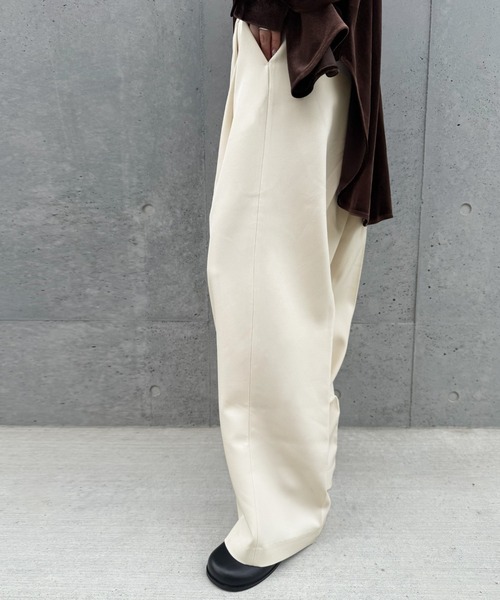 select MOCA by son(セレクトモカバイソン)の「ツータックスラックス【by SON】(スラックス・レディース・ブラック/アイボリー・LARGE/MEDIUM/SMALL)」の18枚目の写真