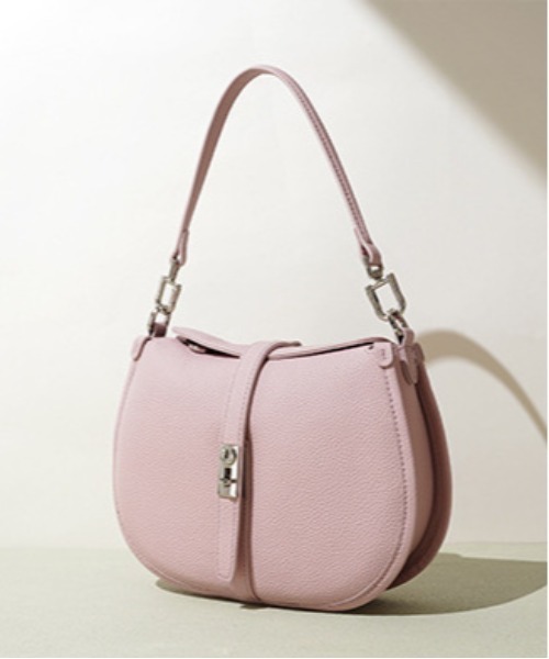 NiiNa(ニーナ)の「【 NiiNa / ニーナ 】高品質牛革2WAYハーフムーンショルダーバッグ(ショルダーバッグ・レディース・ピンク/ホワイト/ブラック/ブルー・FREE)」の4枚目の写真