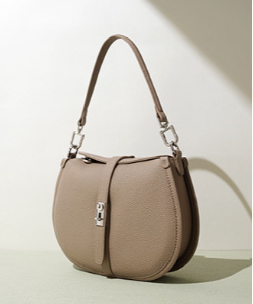 NiiNa(ニーナ)の「【 NiiNa / ニーナ 】高品質牛革2WAYハーフムーンショルダーバッグ(ショルダーバッグ・レディース・ピンク/ホワイト/ブラック/ブルー・FREE)」の6枚目の写真