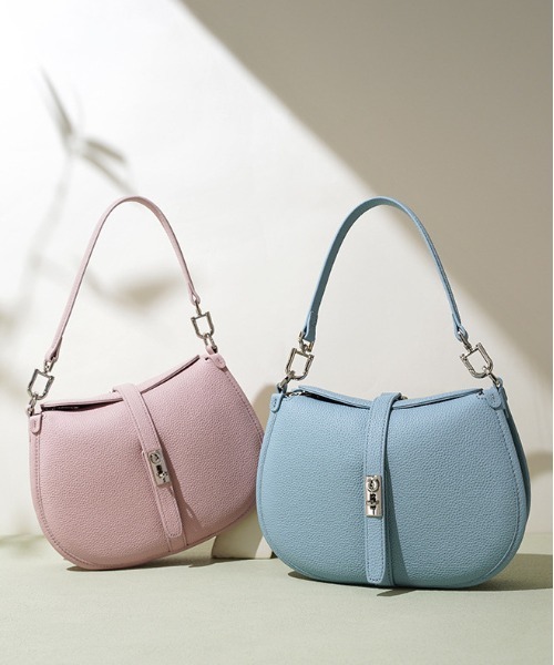NiiNa(ニーナ)の「【 NiiNa / ニーナ 】高品質牛革2WAYハーフムーンショルダーバッグ(ショルダーバッグ・レディース・ピンク/ホワイト/ブラック/ブルー・FREE)」の18枚目の写真