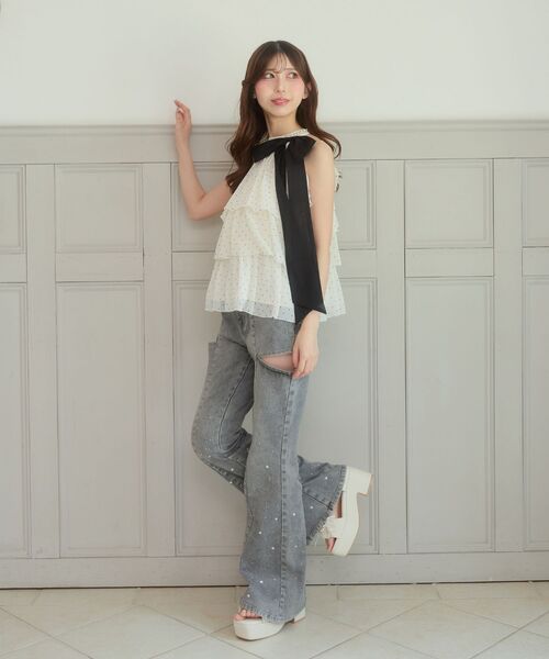 MAJESTIC LEGON(マジェスティックレゴン)の「サイドスリットキラキラデニム(デニムパンツ・レディース・サックスブルー/グレー・MEDIUM/SMALL)」の5枚目の写真