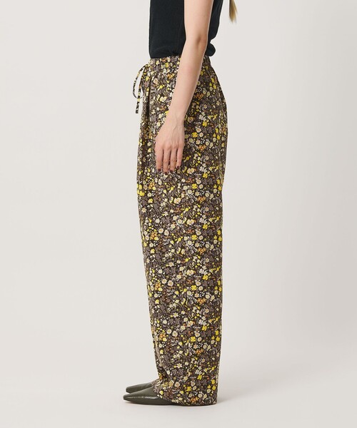 BEAUTY&YOUTH UNITED ARROWS(ビューティーアンドユースユナイテッドアローズ)の「【WEB限定】フラワープリント イージーパンツ ウォッシャブル(その他パンツ・レディース・ブラック/ダークブラウン/グレー・S/L/M)」の14枚目の写真