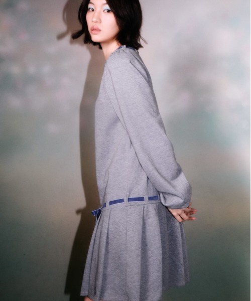 twins（nemne store）（ツインズ）の「Ribbon Pleated One-Piece（ワンピース・レディース・チャコール/グレー系・フリー）」の8枚目の写真