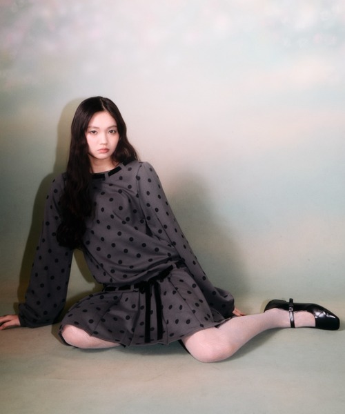 twins（nemne store）（ツインズ）の「Ribbon Pleated One-Piece（ワンピース・レディース・チャコール/グレー系・フリー）」の12枚目の写真