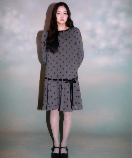twins（nemne store）（ツインズ）の「Ribbon Pleated One-Piece（ワンピース・レディース・チャコール/グレー系・フリー）」の13枚目の写真