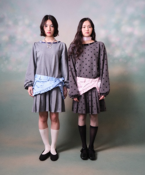 twins（nemne store）（ツインズ）の「Ribbon Pleated One-Piece（ワンピース・レディース・チャコール/グレー系・フリー）」の5枚目の写真