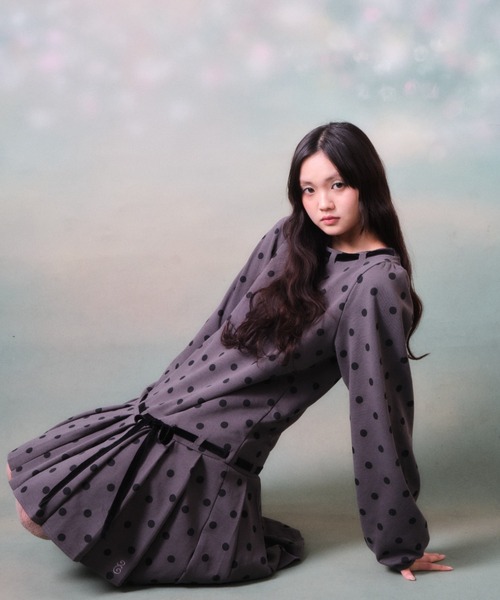 twins（nemne store）（ツインズ）の「Ribbon Pleated One-Piece（ワンピース・レディース・チャコール/グレー系・フリー）」の14枚目の写真