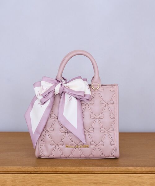 Maison de FLEUR(メゾンドフルール)の「スカーフ付きリボンキルティング2Wayスクエアトート(ハンドバッグ・レディース・ブラック/ブラウン/ピンク系その他2・FREE)」の3枚目の写真