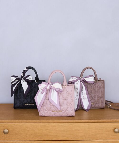 Maison de FLEUR(メゾンドフルール)の「スカーフ付きリボンキルティング2Wayスクエアトート(ハンドバッグ・レディース・ブラック/ブラウン/ピンク系その他2・FREE)」の7枚目の写真