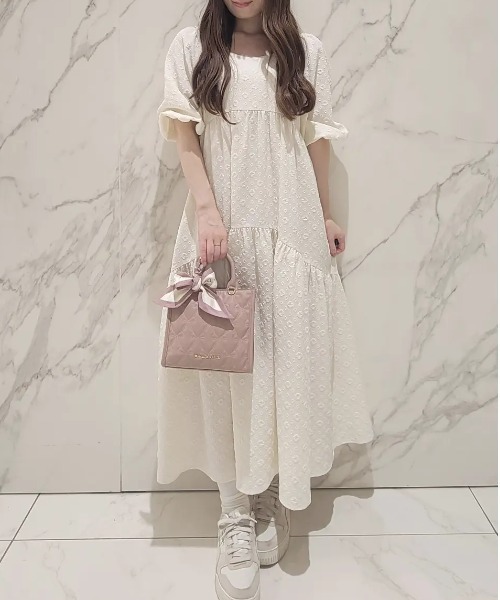 Maison de FLEUR(メゾンドフルール)の「スカーフ付きリボンキルティング2Wayスクエアトート(ハンドバッグ・レディース・ブラック/ブラウン/ピンク系その他2・FREE)」の4枚目の写真