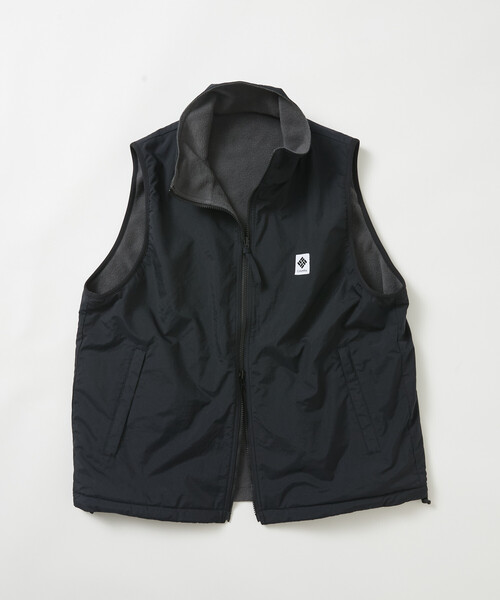 Columbia(コロンビア)の「限定展開 Columbia×FREAK'S STORE 別注 インペリアルパーク ワンポイントロゴ リバーシブル ベスト(ブルゾン・メンズ・ブラック/チャコールグレー/ベージュ・MEDIUM/LARGE/X-LARGE/SMALL)」の13枚目の写真