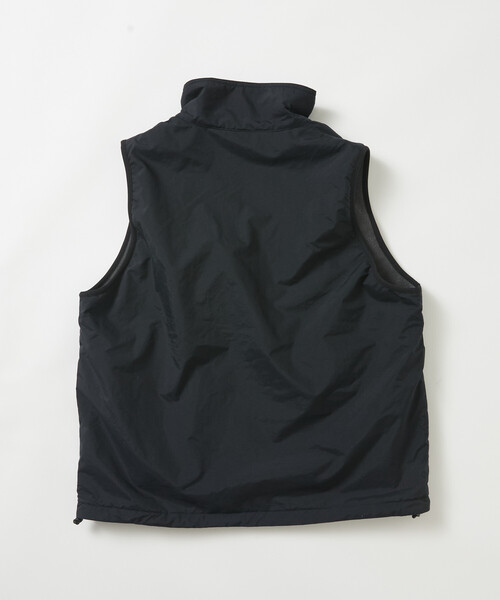 Columbia(コロンビア)の「限定展開 Columbia×FREAK'S STORE 別注 インペリアルパーク ワンポイントロゴ リバーシブル ベスト(ブルゾン・メンズ・ブラック/チャコールグレー/ベージュ・MEDIUM/LARGE/X-LARGE/SMALL)」の17枚目の写真