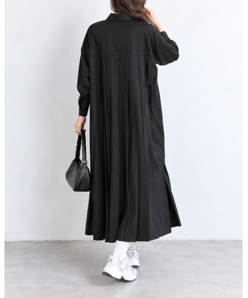 FAZVY(ファズビー)の「後ろ姿までドラマティック バックプリーツロングシャツ(ワンピース・レディース・グレー/ブラック/ホワイト・L/M)」の6枚目の写真