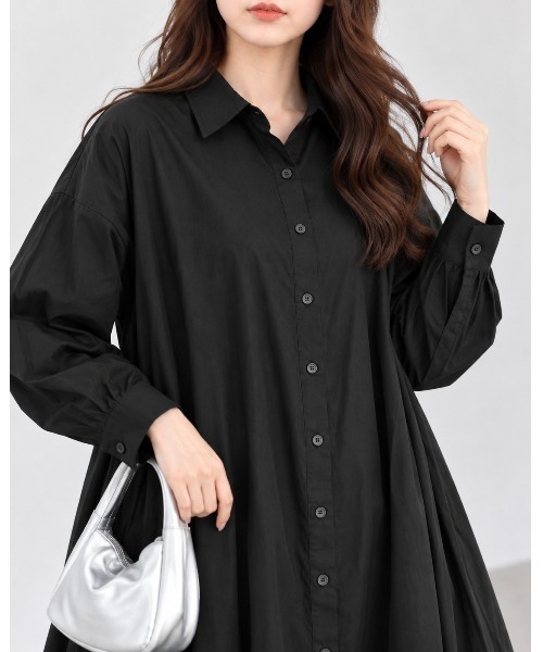 FAZVY(ファズビー)の「後ろ姿までドラマティック バックプリーツロングシャツ(ワンピース・レディース・グレー/ブラック/ホワイト・L/M)」の14枚目の写真