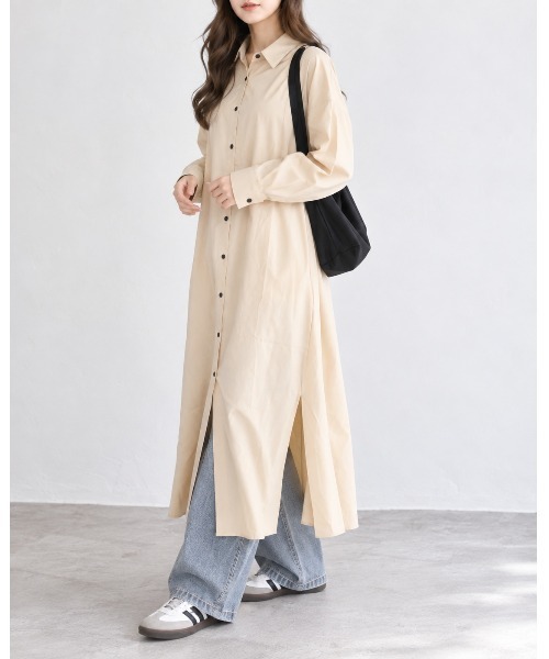 FAZVY(ファズビー)の「後ろ姿までドラマティック バックプリーツロングシャツ(ワンピース・レディース・グレー/ブラック/ホワイト・L/M)」の18枚目の写真