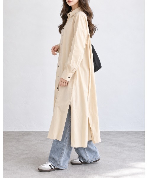 FAZVY(ファズビー)の「後ろ姿までドラマティック バックプリーツロングシャツ(ワンピース・レディース・グレー/ブラック/ホワイト・L/M)」の19枚目の写真