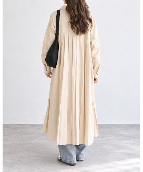 FAZVY(ファズビー)の「後ろ姿までドラマティック バックプリーツロングシャツ(ワンピース・レディース・グレー/ブラック/ホワイト・L/M)」の20枚目の写真