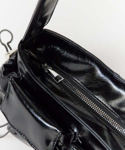 Chick(チック)の「Korean Style Pocket Shoulder Bag / 韓国スタイル ポケット ショルダーバッグ 夏物 夏服(ショルダーバッグ・レディース・ブラック・FREE)」の4枚目の写真