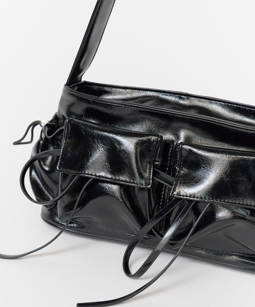 Chick(チック)の「Korean Style Pocket Shoulder Bag / 韓国スタイル ポケット ショルダーバッグ 夏物 夏服(ショルダーバッグ・レディース・ブラック・FREE)」の7枚目の写真