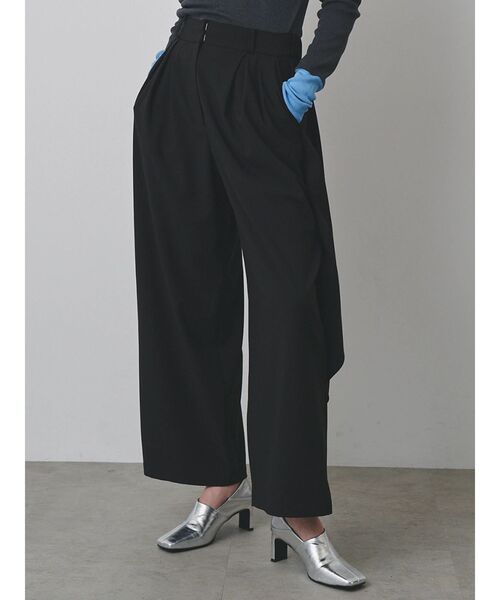 ELENDEEK(エレンディーク)の「【井関かおりコラボ】バックドレープワイドパンツ(その他パンツ・レディース・ベージュ/ブラック・1/2)」の14枚目の写真