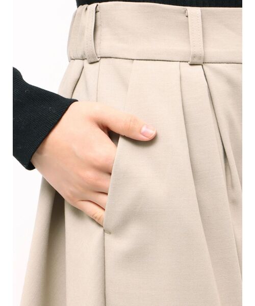 ELENDEEK(エレンディーク)の「【井関かおりコラボ】バックドレープワイドパンツ(その他パンツ・レディース・ベージュ/ブラック・1/2)」の18枚目の写真