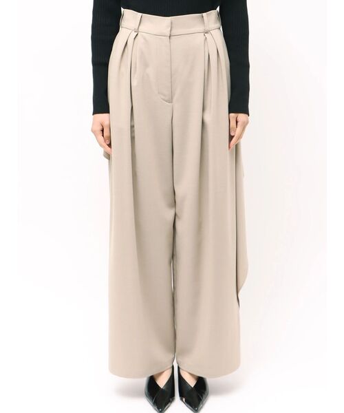 ELENDEEK(エレンディーク)の「【井関かおりコラボ】バックドレープワイドパンツ(その他パンツ・レディース・ベージュ/ブラック・1/2)」の21枚目の写真